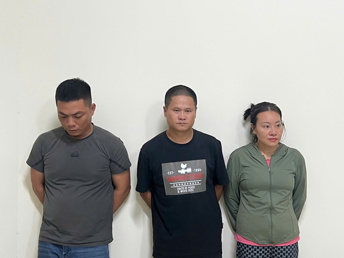 Bắt vợ chồng xả trộm 50m3 chất thải ô nhiễm sông Tô Lịch - Ảnh 1.