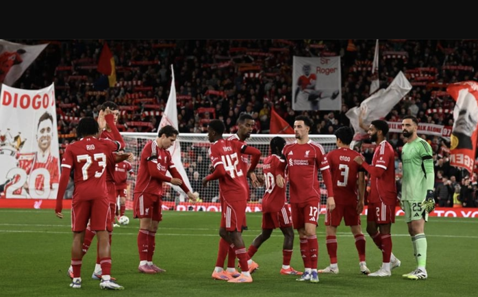 Ekitike làm người hùng lẫn tội đồ, Liverpool chật vật vượt vòng 3 League Cup- Ảnh 1.