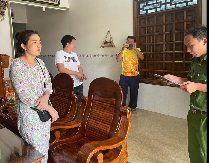 Bắt giữ "tú bà" quản lý nhiều nhân viên phục vụ quán karaoke kèm bán dâm- Ảnh 1.