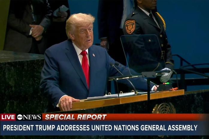 Tổng thống Donald Trump gặp sự cố thang cuốn, máy nhắc chữ ở Liên hợp quốc- Ảnh 2.