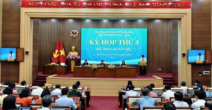 2 bí thư xã được bầu giữ chức Phó Chủ tịch UBND tỉnh Quảng Ngãi - Ảnh 2.