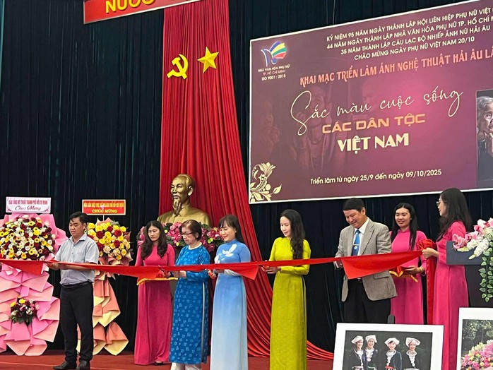 Hào hứng với những sắc màu từ triển lãm ảnh nghệ thuật Hải Âu lần thứ 35 - Ảnh 1.