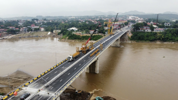 Sắp khánh thành cầu Phong Châu - Ảnh 1.