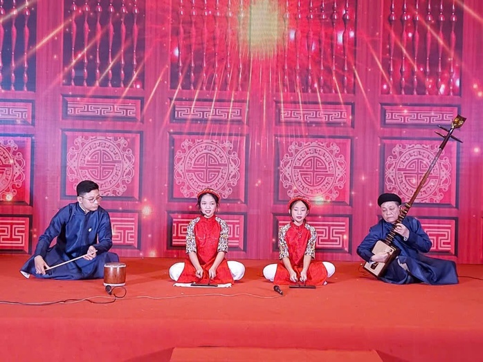 Ca trù vẫn bền bỉ lan tỏa- Ảnh 1.