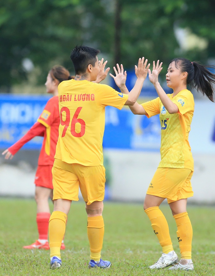 TP HCM 1 thắng trận derby, giành 3 điểm quan trọng ở lượt về- Ảnh 2.