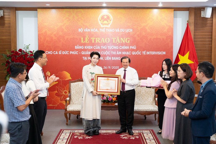 Đức Phúc bày tỏ vinh dự lớn lao được nhận Bằng khen của Thủ tướng- Ảnh 2.