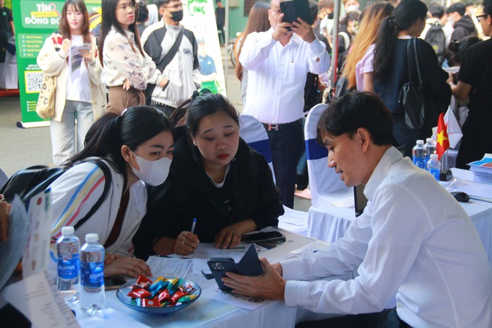 Báo in ngày 27-9: Ứng phó bão Bualoi: Cần nhanh hơn bình thường- Ảnh 4.