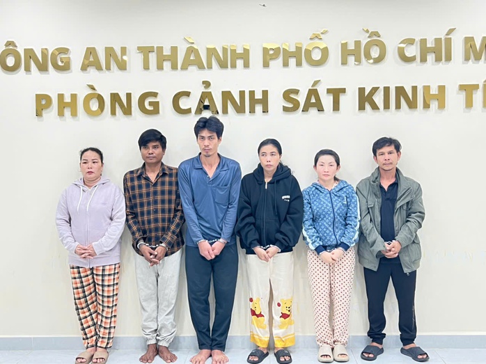 Công an TP HCM khám xét một bãi xe, bắt 6 đối tượng- Ảnh 1.