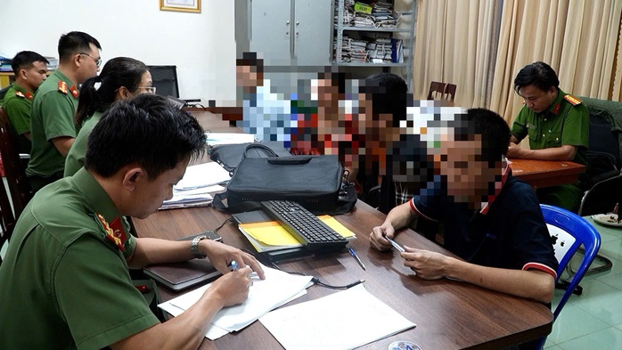 Giấc mộng đổi đời nhanh chóng và "địa ngục" liền kề - Ảnh 1.