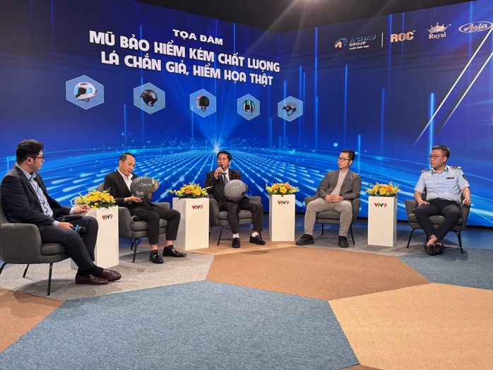 Mũ bảo hiểm kém chất lượng: Khó kiểm soát, người tiêu dùng chịu thiệt - Ảnh 1.