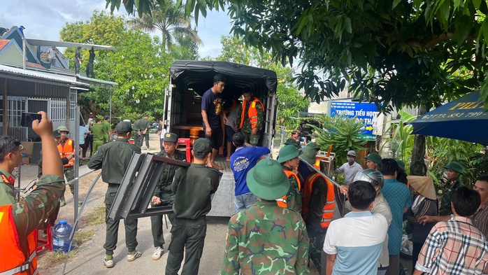 Đồng Tháp công bố tình huống khẩn cấp sạt lở bờ sông Tiền- Ảnh 7.