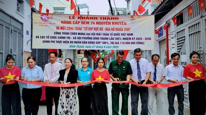 Báo Người Lao Động góp phần lan tỏa công trình cờ Tổ quốc tại phường Bình Thạnh, TP HCM - Ảnh 1.