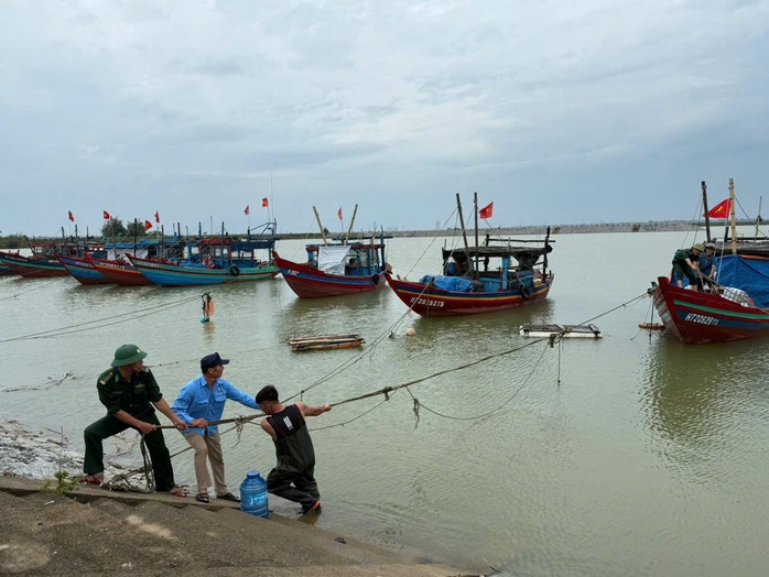 Ứng phó trước bão số 10: Hà Tĩnh thực hiện lệnh cấm biển từ 7 giờ sáng 27-9- Ảnh 1.