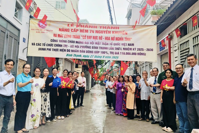 Báo Người Lao Động góp phần lan tỏa công trình cờ Tổ quốc tại phường Bình Thạnh, TP HCM - Ảnh 2.