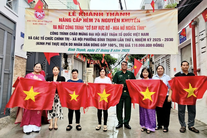 Báo Người Lao Động góp phần lan tỏa công trình cờ Tổ quốc tại phường Bình Thạnh, TP HCM - Ảnh 3.