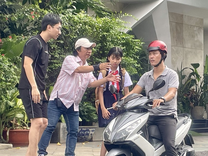 Đạo diễn Nguyễn Minh Cao ra mắt ấn tượng với kênh "Sống để yêu thương"- Ảnh 1.