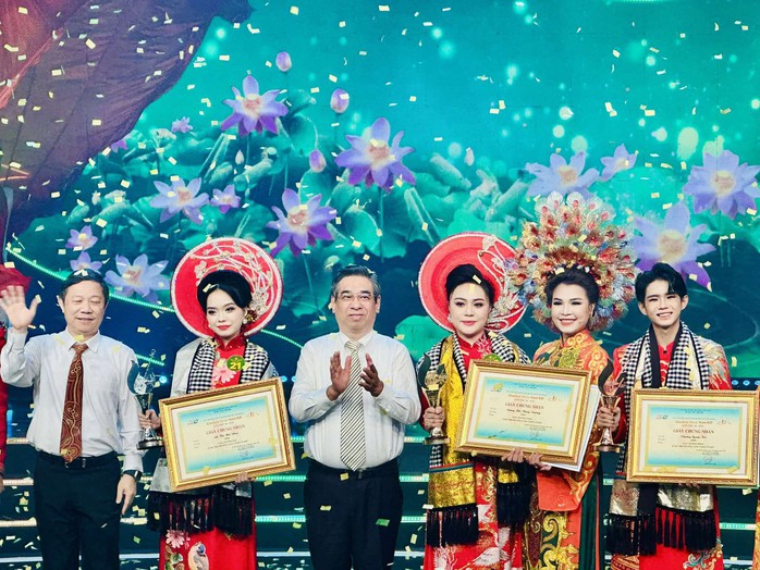 Đặng Thị Thùy Dương đoạt giải "Chuông vàng vọng cổ" lần thứ 20 -2025- Ảnh 1.