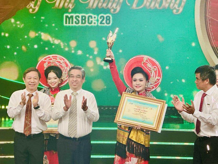 Đặng Thị Thùy Dương đoạt giải "Chuông vàng vọng cổ" lần thứ 20 -2025- Ảnh 2.