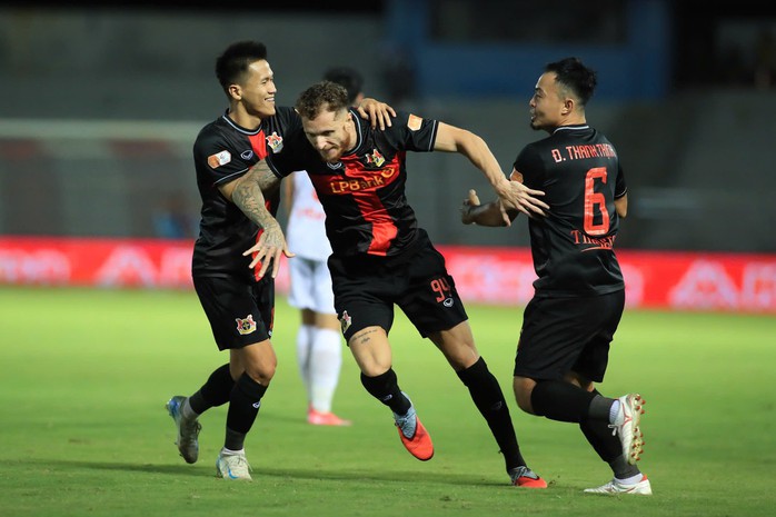 Hoàng Đức lập công nhưng Ninh Bình FC vẫn bị ngắt mạch thắng - Ảnh 1.