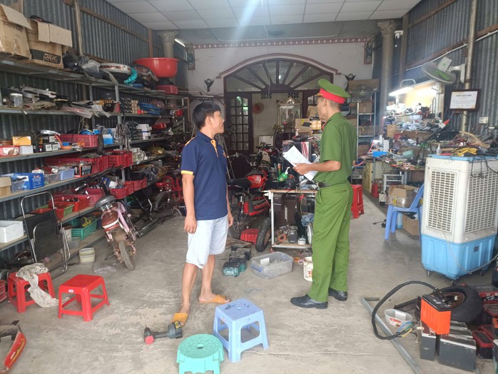 Công an Đồng Nai kiểm tra loạt tiệm sửa xe- Ảnh 4.