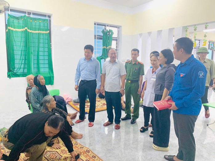 Hà Tĩnh Khẩn trương sơ tán dân ứng phó bão số 10 Bualoi đổ bộ - Ảnh 5.