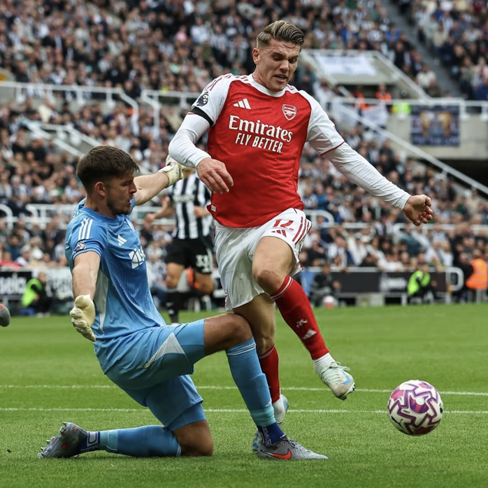 Arsenal ngược dòng hạ chủ nhà Newcastle, trọng tài gây phẫn nộ- Ảnh 2.