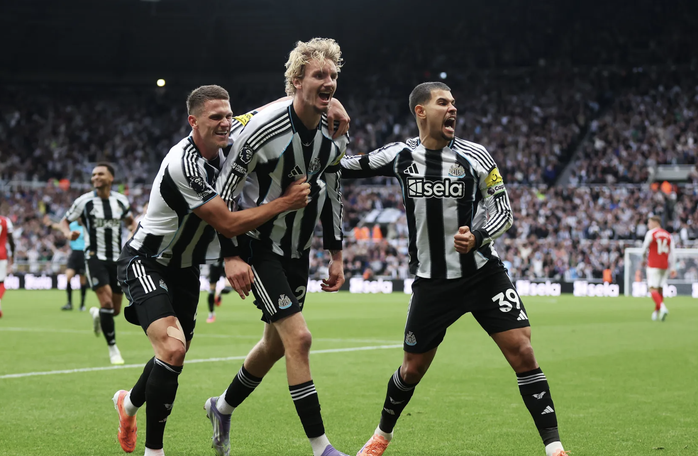 Arsenal ngược dòng hạ chủ nhà Newcastle, trọng tài gây phẫn nộ- Ảnh 3.