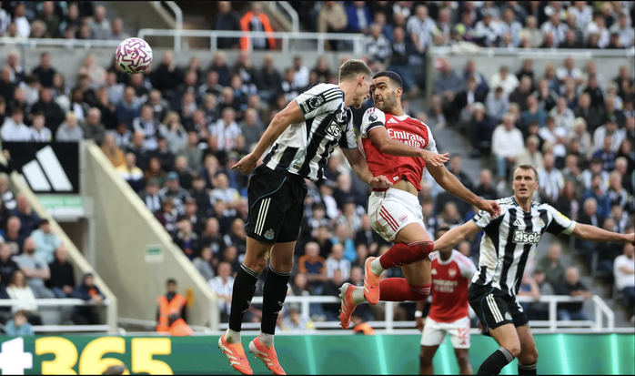 Arsenal ngược dòng hạ chủ nhà Newcastle, trọng tài gây phẫn nộ- Ảnh 5.