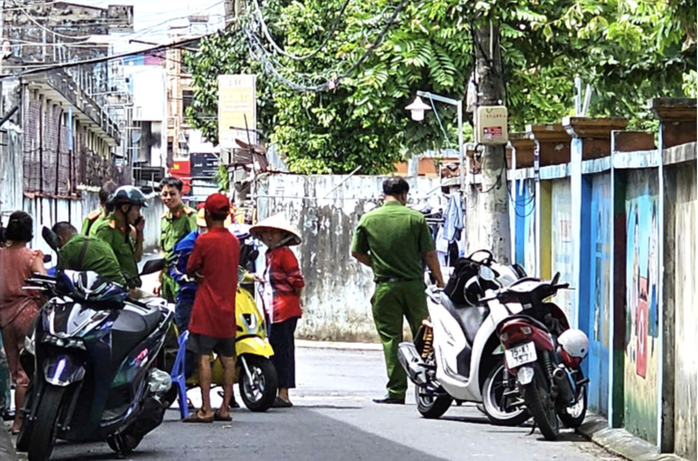 Công an TP HCM lấy lời khai người mẹ vụ bỏ thi thể thai nhi  - Ảnh 1.