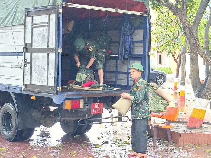 Bão số 10 Bualoi giật cấp 15 áp sát: Người dân hối hả phòng chống- Ảnh 5.