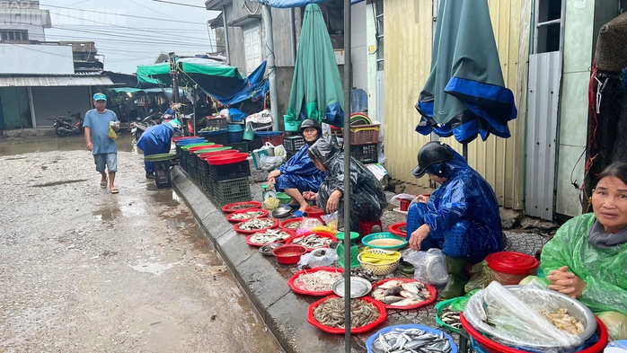 Bão số 10 Bualoi: Huế bắt đầu mưa lớn, gió giật mạnh, cấm người dân ra đường- Ảnh 10.