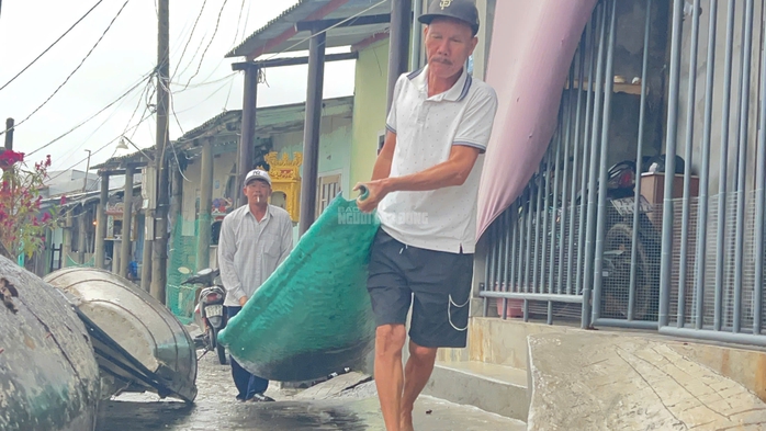 Bão số 10 Bualoi: Huế bắt đầu mưa lớn, gió giật mạnh, cấm người dân ra đường- Ảnh 4.