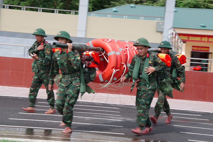 Hà Tĩnh Khẩn trương sơ tán dân ứng phó bão số 10 Bualoi đổ bộ - Ảnh 14.