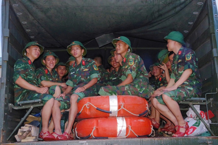 Hà Tĩnh Khẩn trương sơ tán dân ứng phó bão số 10 Bualoi đổ bộ - Ảnh 13.