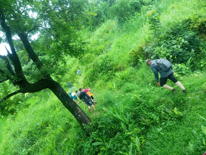 Cả trăm người tìm kiếm người đàn ông mất tích ở Đà Nẵng giữa bão lớn - Ảnh 1.