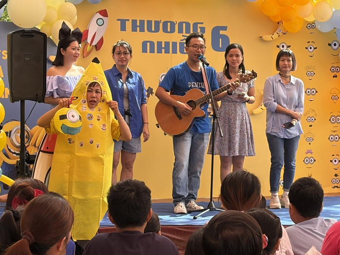 Buổi sáng ở bệnh viện Nhi Đồng 2 ý nghĩa của trưởng nhóm Fband- Ảnh 1.