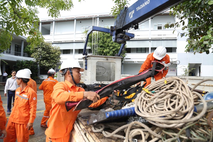 EVNCPC huy động gần 350 nhân lực hỗ trợ Quảng Trị và Hà Tĩnh sau bão số 10- Ảnh 4.