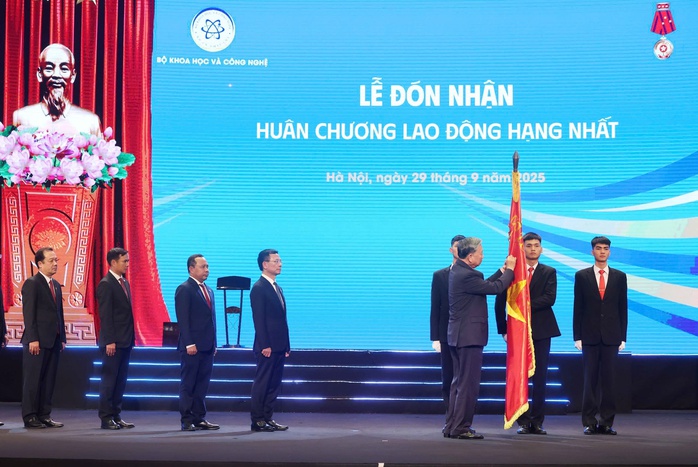 Khoa học và công nghệ tiên phong đưa Việt Nam vững bước đi lên - Ảnh 1.