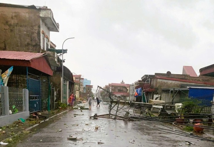 Lốc xoáy kinh hoàng ở Ninh Bình: 9 người chết, 18 người bị thương - Ảnh 1.