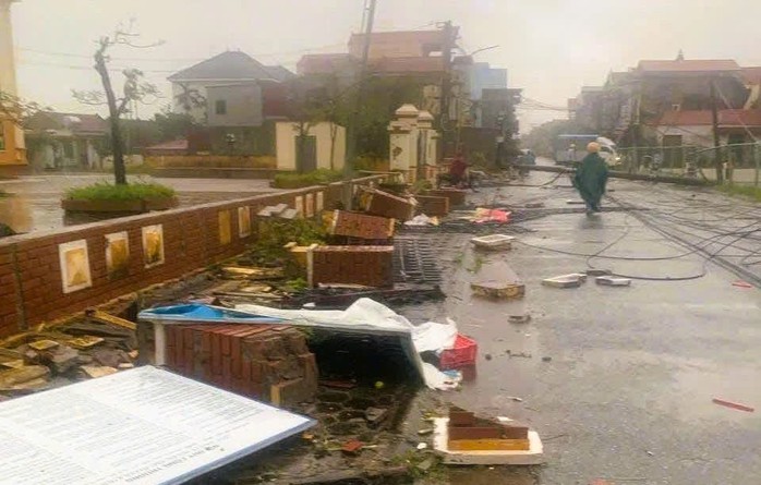 VIDEO: Lốc xoáy kinh hoàng ở Ninh Bình làm 6 người chết, 7 người bị thương - Ảnh 3.