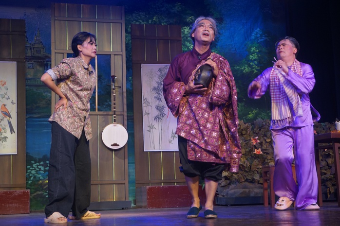 Đại Nghĩa, Hồng Ánh, Đình Toàn gây sốt với vở "Hồn ai nấy giữ" - Ảnh 2.