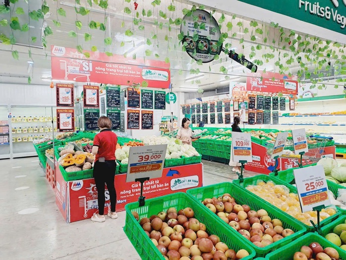 Giữa bão số 10, siêu thị tung gói bình ổn giá, giảm đến 33%- Ảnh 3.