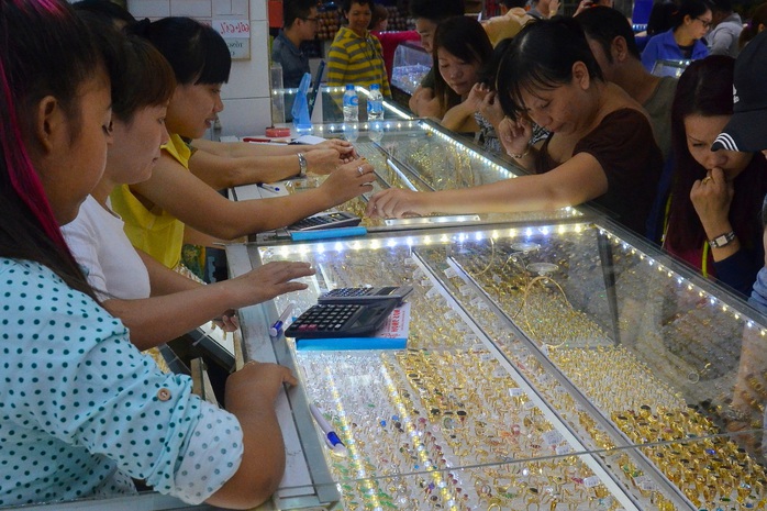 Giá vàng hôm nay, 30-9: Giá vàng thế giới tăng rất mạnh - Ảnh 1.