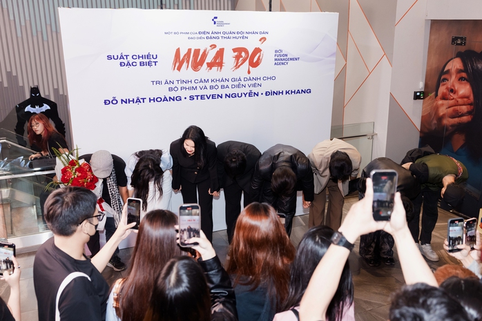 Những chia sẻ của Quang, Cường, Tú trong "Mưa đỏ" ngày phim rời rạp - Ảnh 8.