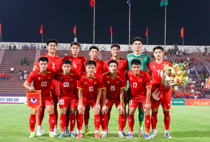 Bỏ lỡ nhiều cơ hội, U23 Việt Nam vẫn thắng dễ trận ra quân - Ảnh 1.