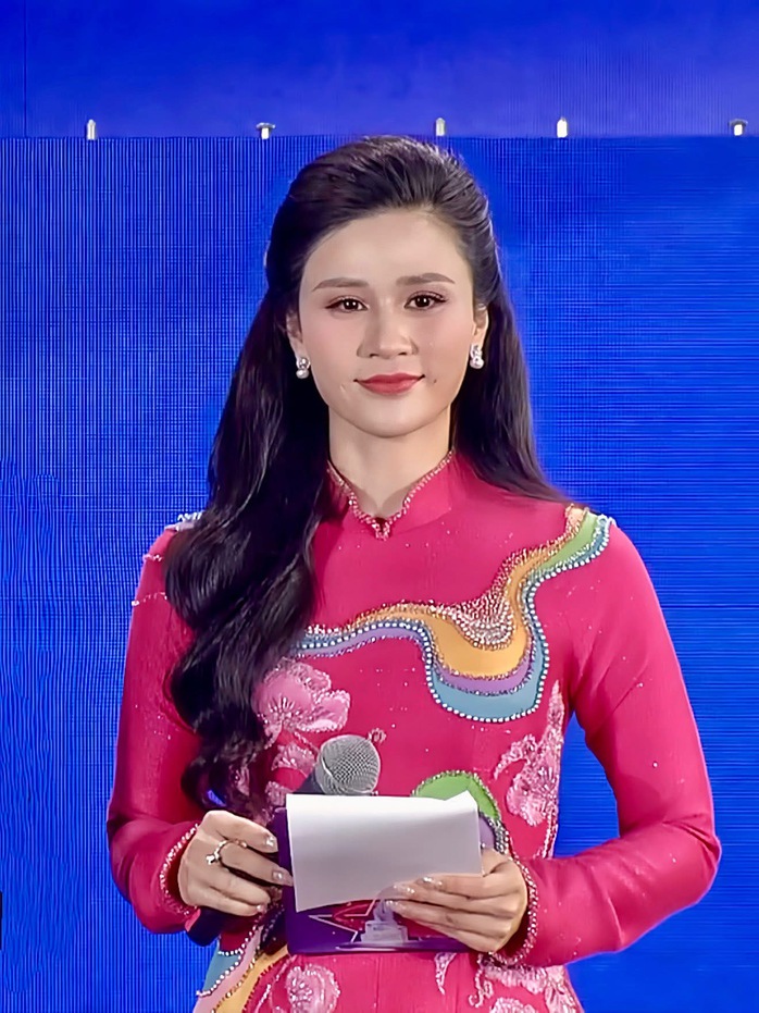 Nữ BTV VTV1 gây sốt ngày Đại lễ Quốc khánh 2-9   - Ảnh 5.