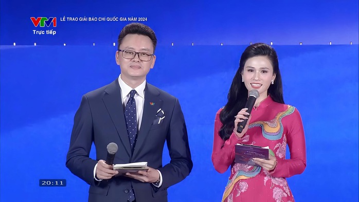 Nữ BTV VTV1 gây sốt ngày Đại lễ Quốc khánh 2-9   - Ảnh 8.