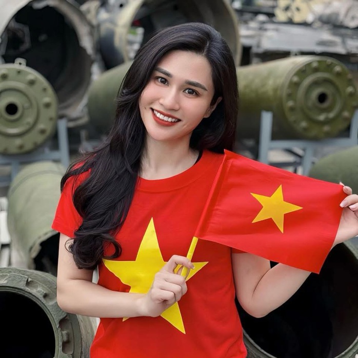 Nữ BTV VTV1 gây sốt ngày Đại lễ Quốc khánh 2-9   - Ảnh 3.