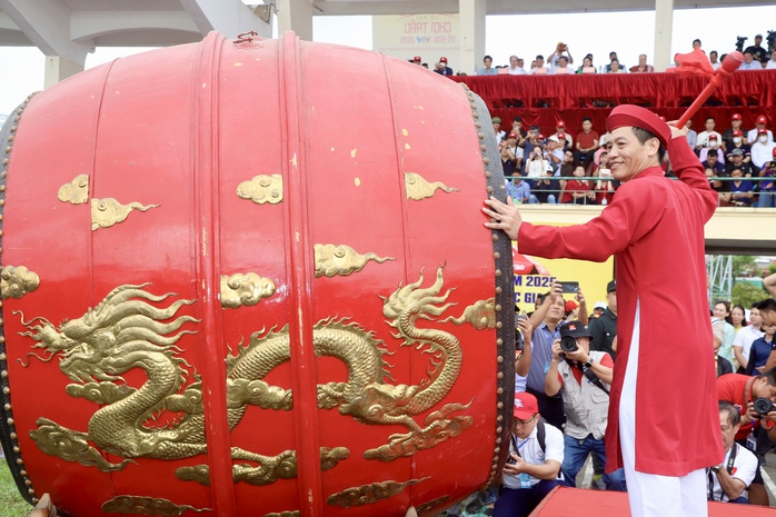 "Ông trâu" số 06 giành chức vô địch lễ hội chọi trâu truyền thống Đồ Sơn 2025- Ảnh 2.