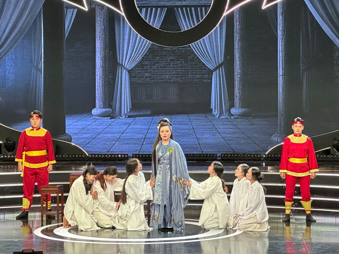 Nhìn lại "Chuông vàng vọng cổ" lần thứ 20 - 2025: Cải lương sử Việt là lựa chọn của giới trẻ - Ảnh 2. Nhìn lại "Chuông vàng vọng cổ" lần thứ 20 - 2025: Cải lương sử Việt là lựa chọn của giới trẻ - Ảnh 2.